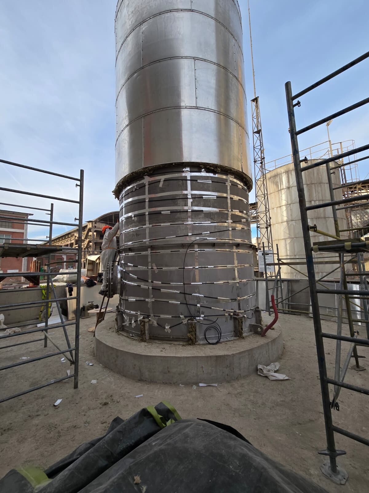 Heat-tracing op een opslagtank — IMSAT Tasca